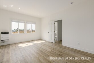 1623 Mariposa Ave in Los Angeles, CA - Foto de edificio - Building Photo