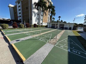 2970 NE 16th Ave, Unit 111 in Oakland Park, FL - Foto de edificio - Building Photo