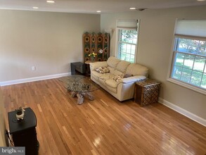 802 Edward Ln in West Chester, PA - Building Photo - Building Photo