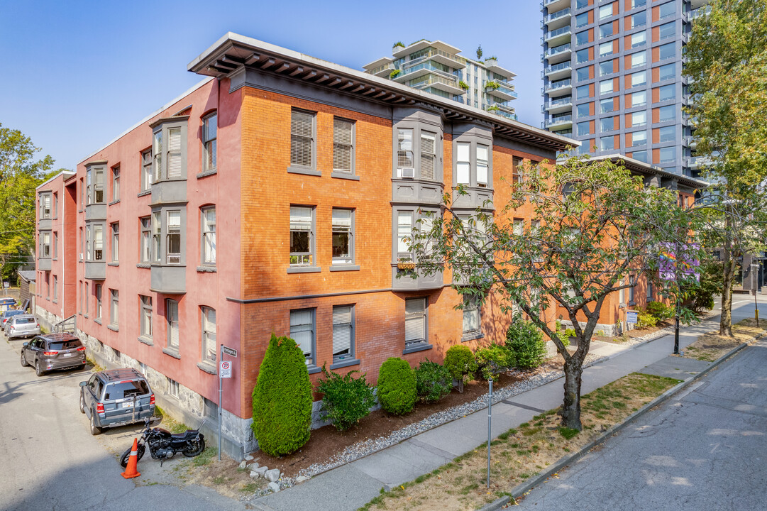 Blenheim Court in Vancouver, BC - Building Photo