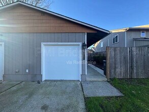 4090 N Attu St in Portland, OR - Building Photo - Building Photo