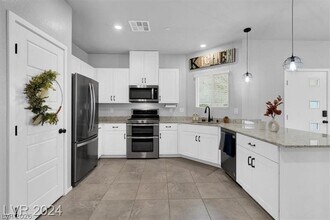 7481 Moonglade St in North Las Vegas, NV - Building Photo - Building Photo