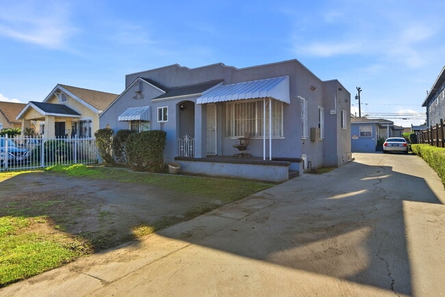 property at 1112 W 92nd St