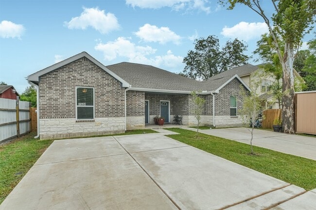 property at 7524 E Maxroy St