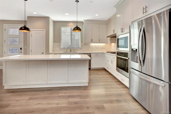 165 Tenor in Irvine, CA - Building Photo - Building Photo