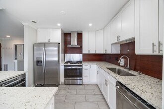 901 Yosemite Trail in Roselle, IL - Building Photo - Building Photo