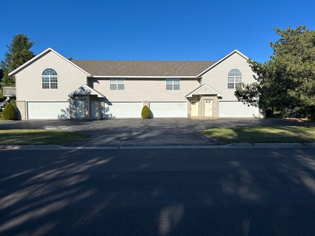 5128 Zenith Pky, Unit Birchwood Apartments in Machesney Park, IL - Building Photo - Building Photo