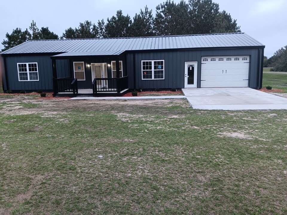 103 Fox Pond Ln in Ocilla, GA - Building Photo