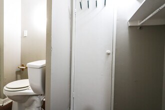 4615 University Oaks Blvd in Houston, TX - Building Photo - Building Photo