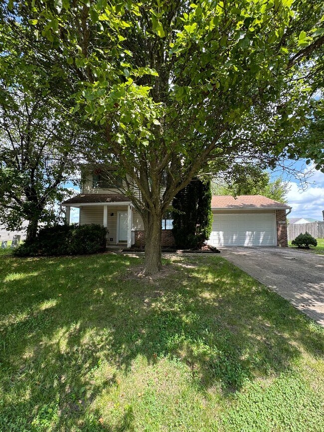 182 Country Wood Dr in Whiteland, IN - Building Photo - Building Photo