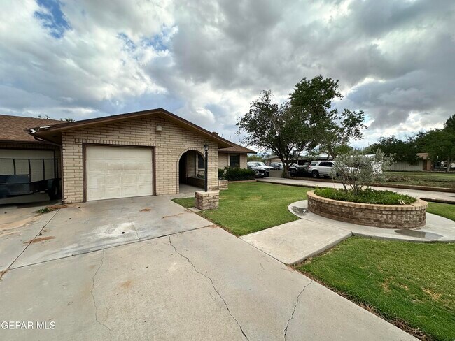 815 Del Mar Dr in El Paso, TX - Building Photo - Building Photo