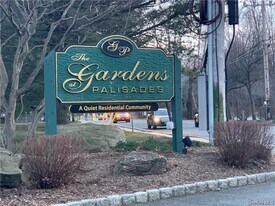 8 Charles Ln in Pomona, NY - Building Photo