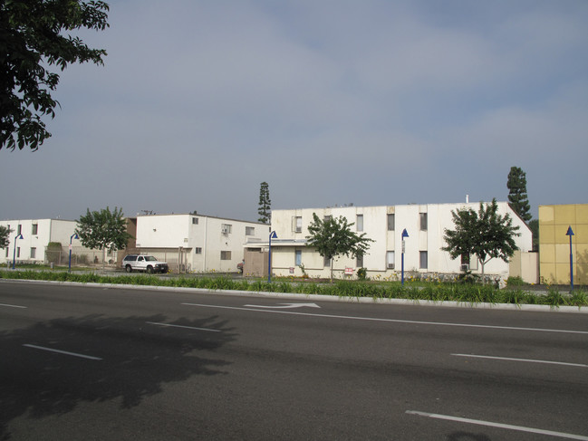 Rosewood Apartments in Downey, CA - Foto de edificio - Building Photo