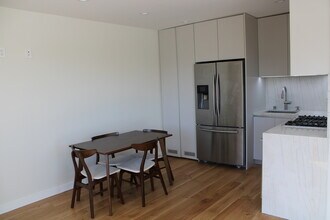 3529 Greenfield Ave in Los Angeles, CA - Foto de edificio - Building Photo