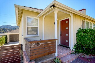 2930 Mayfield Ave in La Crescenta, CA - Foto de edificio - Building Photo