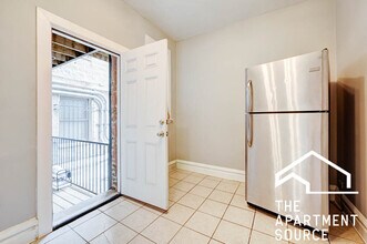 907 W Belmont Ave, Unit 2F in Chicago, IL - Building Photo - Building Photo