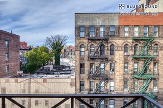 120 Christopher St in New York, NY - Building Photo - Building Photo