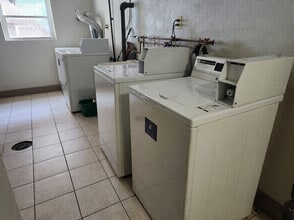 40 Gardner St, Unit 3 in Boston, MA - Foto de edificio - Building Photo