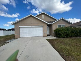 1123 SW 40th Terrace in Cape Coral, FL - Building Photo
