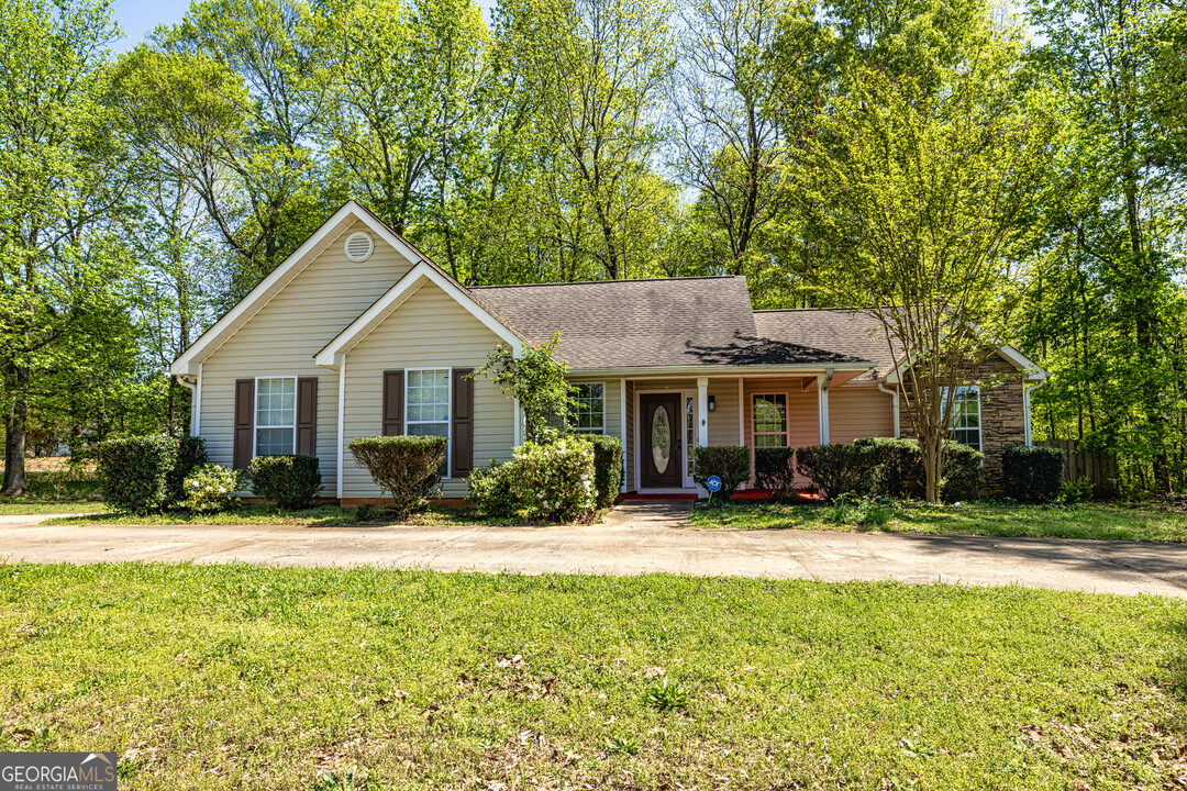 625 Hayward Bishop Way in Senoia, GA - Building Photo