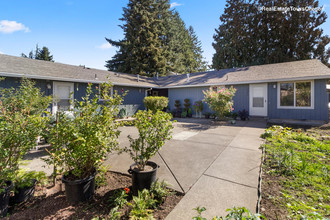 Multifamily Triplex in Cornelius, OR - Building Photo - Other