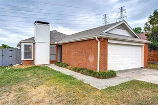 2124 Artherfield Dr in Carrollton, TX - Building Photo