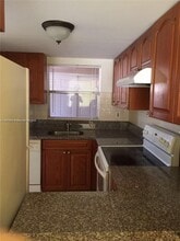 1054 W 44th Terrace in Hialeah, FL - Building Photo - Building Photo