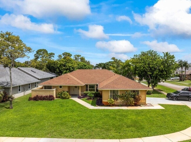 13679 Callington Dr in Wellington, FL - Building Photo - Building Photo