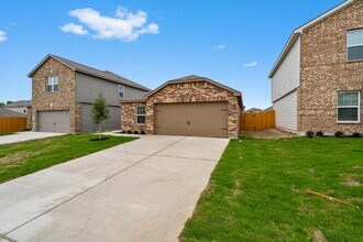 205 Allington Cir in Jarrell, TX - Building Photo - Building Photo