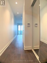 7-2817 Grenville St in Toronto, ON - Building Photo - Building Photo