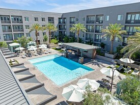 Onyx Uptown PHX in Phoenix, AZ - Building Photo