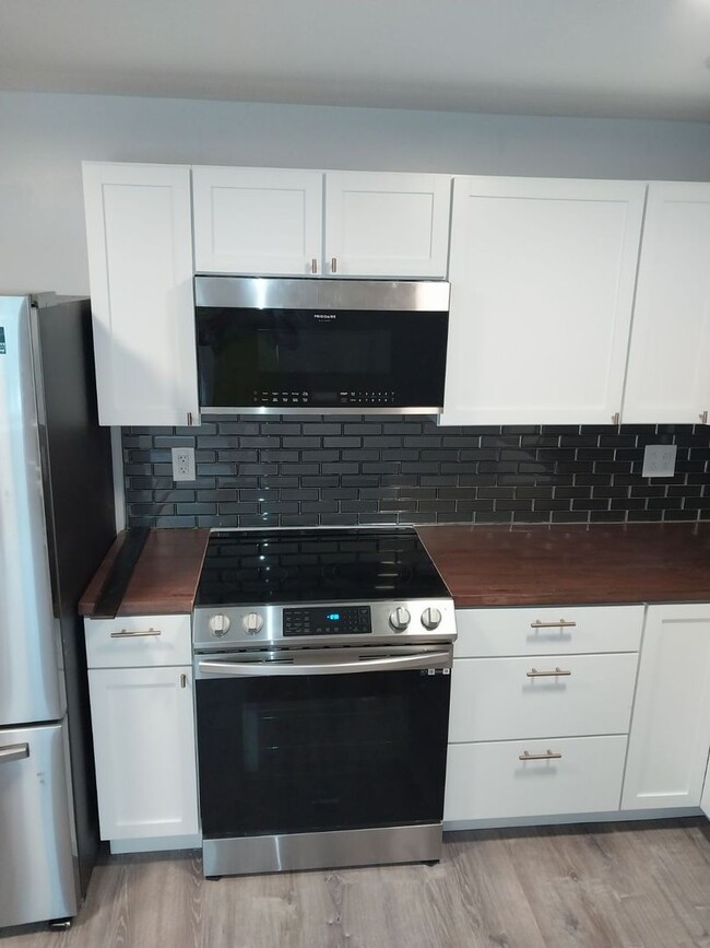 43 Fall St-Unit -Apt 1 in Seneca Falls, NY - Building Photo - Building Photo