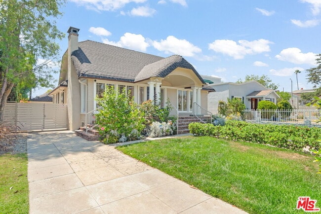 1107 S St Andrews Pl in Los Angeles, CA - Building Photo - Building Photo