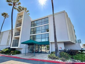 2901 Peninsula Rd in Oxnard, CA - Building Photo - Building Photo