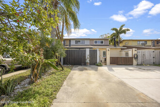 111 Columbia Dr in Cape Canaveral, FL - Building Photo - Building Photo