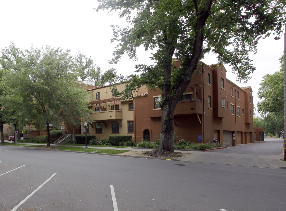 St. Francis Terrace in Sacramento, CA - Building Photo