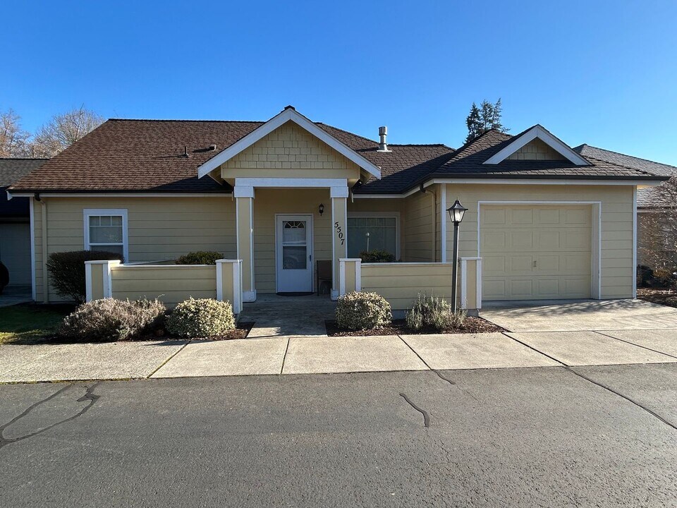 5507 Maple Ridge Dr in Freeland, WA - Building Photo