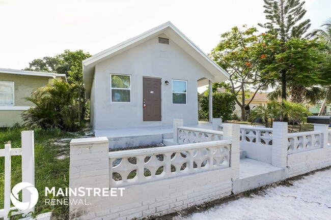 property at 1311 S M St