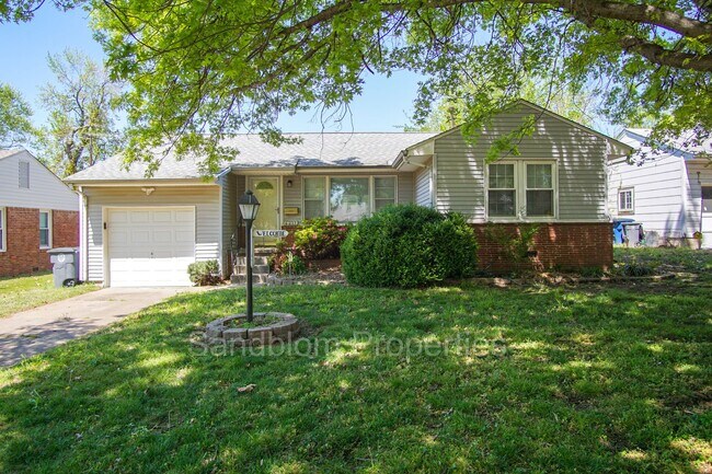 4211 E 24th St in Tulsa, OK - Foto de edificio - Building Photo