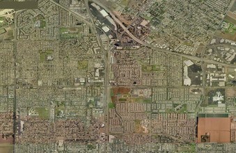 Colonial House in Oxnard, CA - Foto de edificio - Building Photo