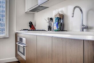 605 W 42nd St in New York, NY - Foto de edificio - Building Photo