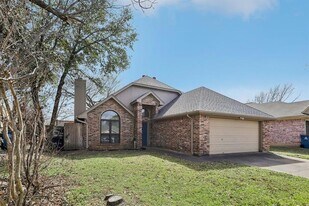 345 Banyan Dr in Grapevine, TX - Building Photo