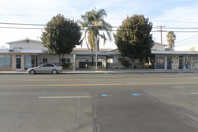 12047-12053 Paramount Blvd in Downey, CA - Building Photo - Building Photo