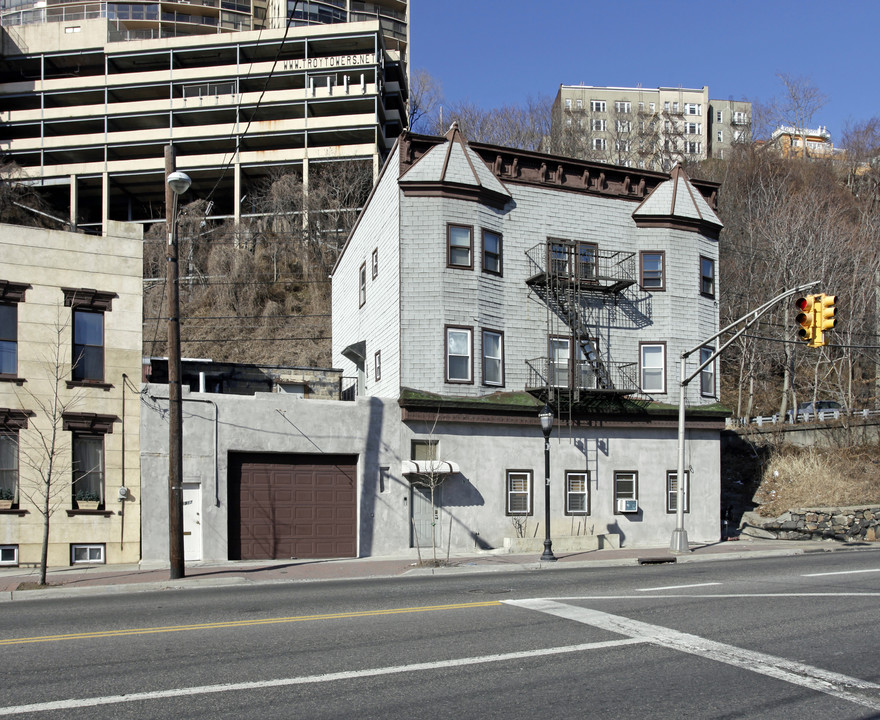 1917-1919 Willow Ave in Weehawken, NJ - Building Photo