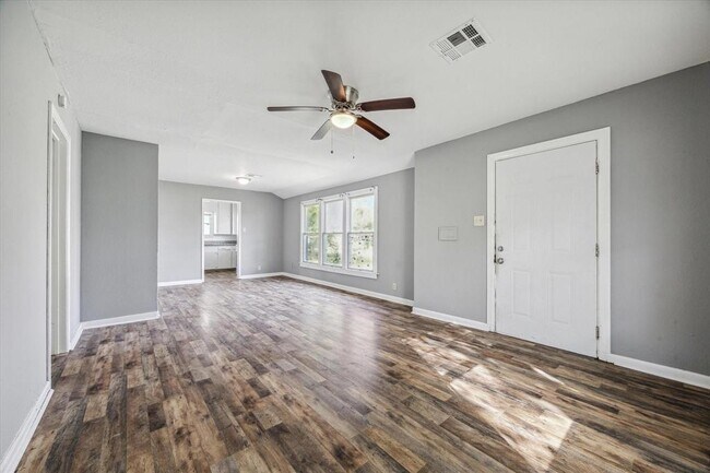 1615 W 6th St in Freeport, TX - Building Photo - Building Photo