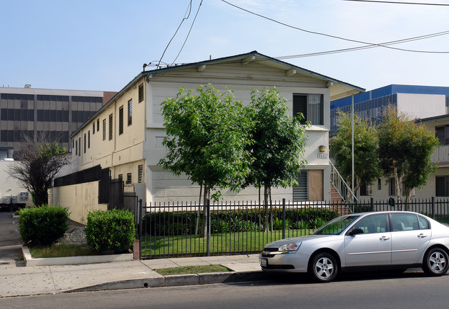 The Oasis Apartments in Hawthorne, CA - Foto de edificio - Building Photo