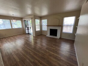 8524 Hermitage Way in Sacramento, CA - Building Photo - Building Photo