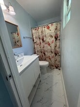 10011 SW 164th Terrace in Miami, FL - Foto de edificio - Building Photo
