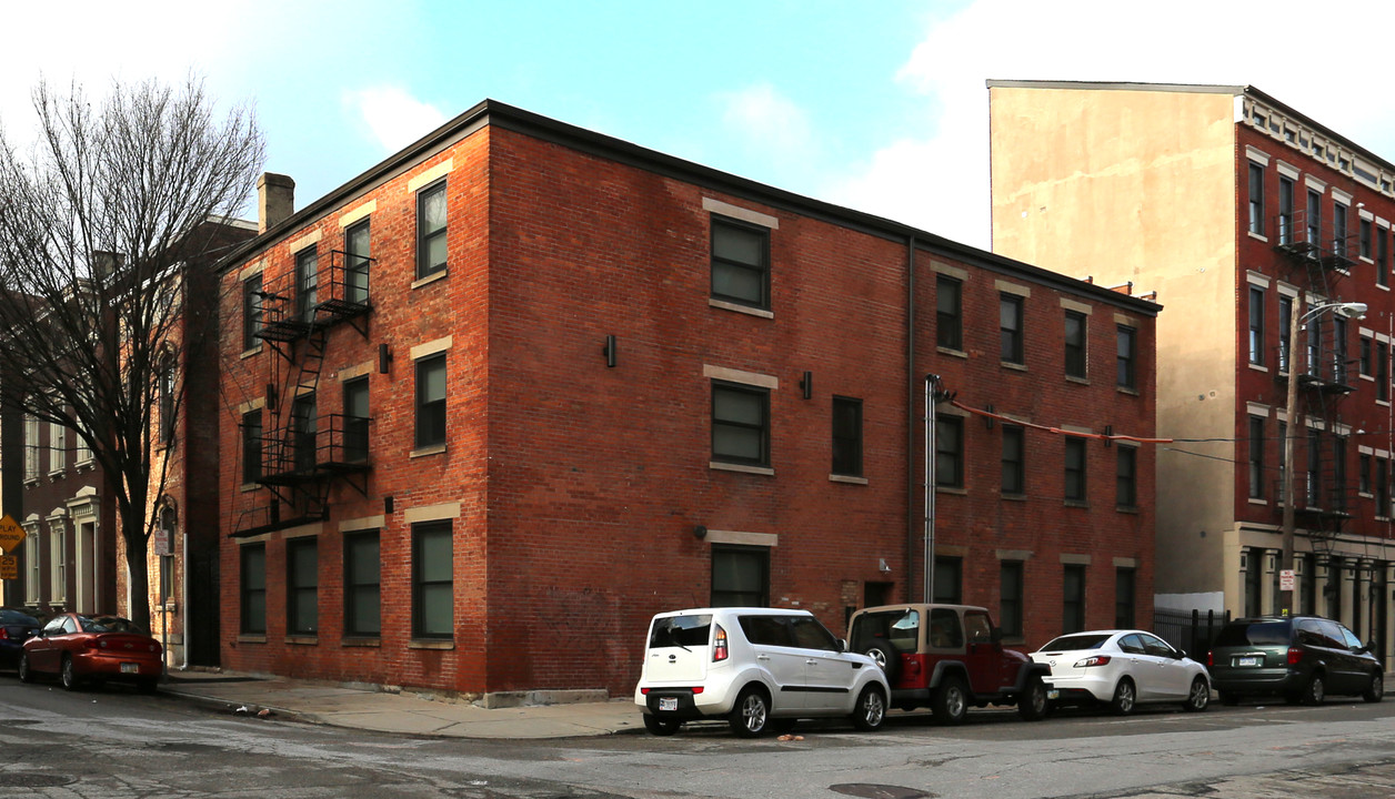 1437 W Republic St in Cincinnati, OH - Building Photo