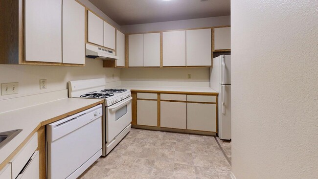 Indian Lakes Apartments in Mishawaka, IN - Building Photo - Building Photo